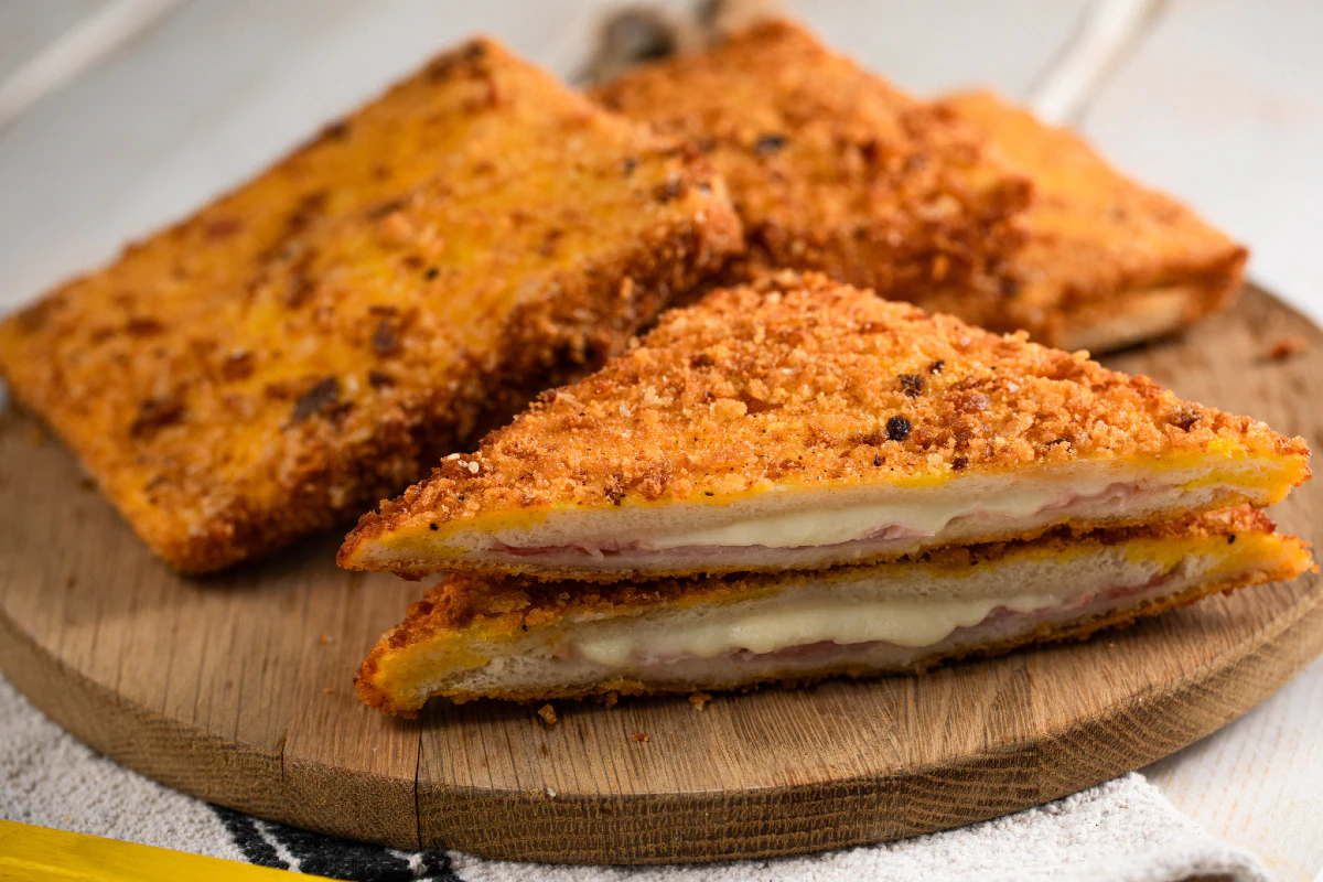 Mozzarella and Ham in Carrozza