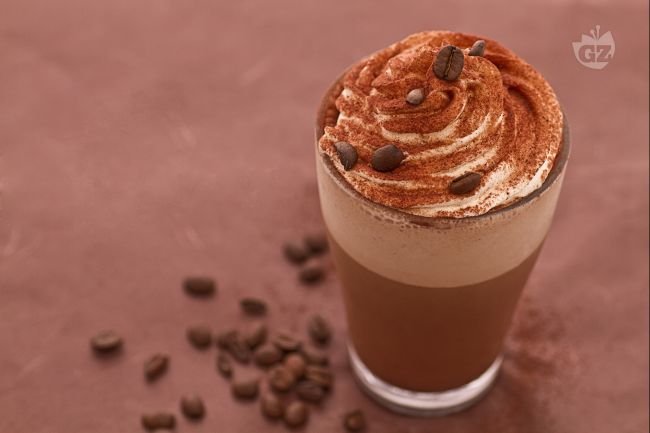 Cappuccino frappe (energy-boosting frappe) - Italian recipes by GialloZafferano