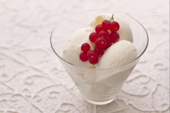 Yogurt Ice Cream - Italian recipes by GialloZafferano