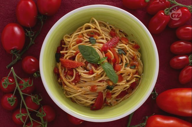 Three Tomato Spaghetti - Italian recipes by GialloZafferano