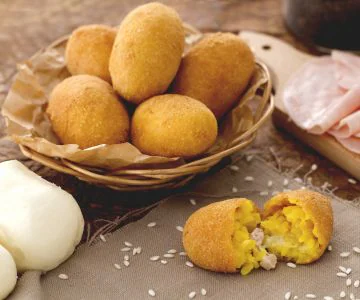 Rice croquettes with provola and prosciutto cotto