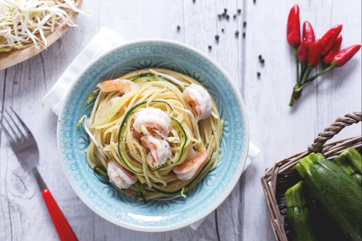 Spaghetti with Shrimp, Zucchini and Soy Sprouts