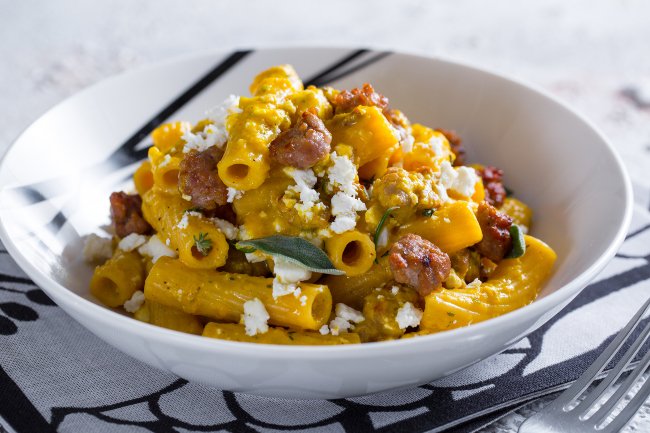 Pasta with peppers, sausage and feta - Italian recipes by GialloZafferano