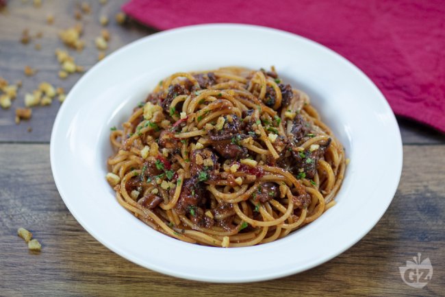 Spaghetti with Octopus Sauce - Italian recipes by GialloZafferano