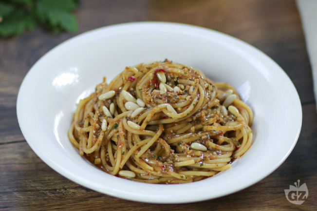 Spaghetti with Anchovies - Italian recipes by GialloZafferano
