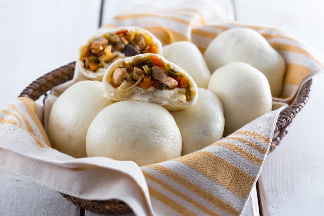 Steamed Buns Filled with Chicken and Vegetables - Italian recipes by GialloZafferano