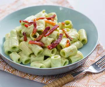 Pasta with zucchini pesto, ricotta, and speck