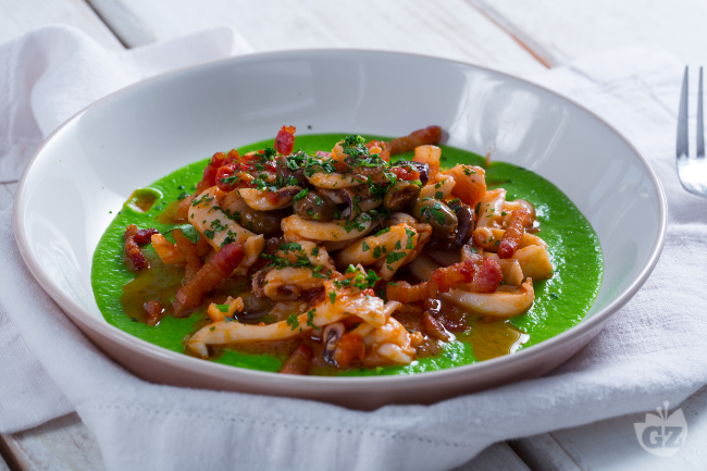 Cuttlefish with Peas and Bacon - Italian recipes by GialloZafferano