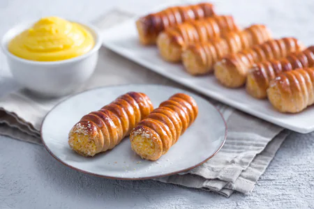 Puff Pastry Cannoli with Custard Cream