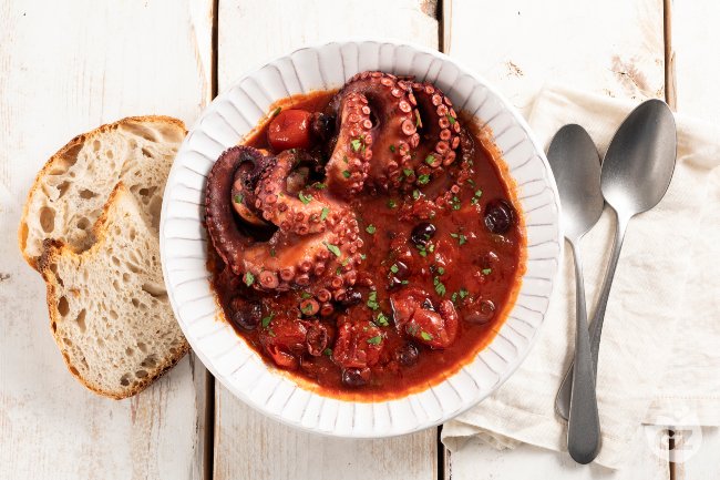 Polpo alla Luciana (Italian Stewed Octopus) - Italian recipes by GialloZafferano