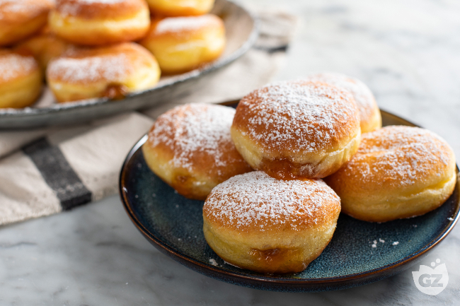 Krapfen - Italian recipes by GialloZafferano