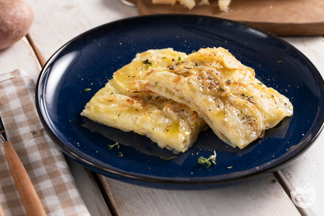 Potato and Onion Casserole - Italian recipes by GialloZafferano