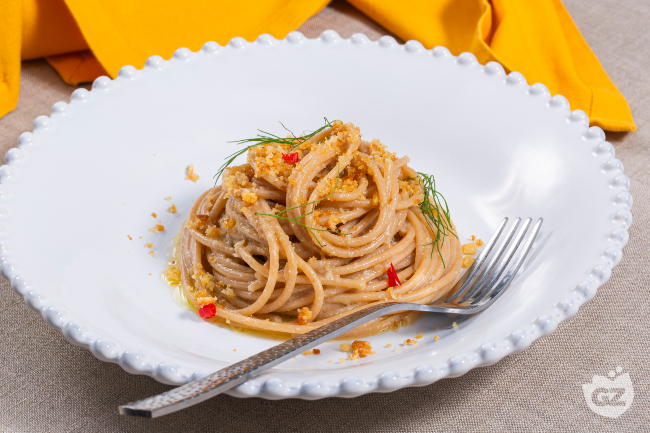 Spaghetti with anchovy sauce - Italian recipes by GialloZafferano