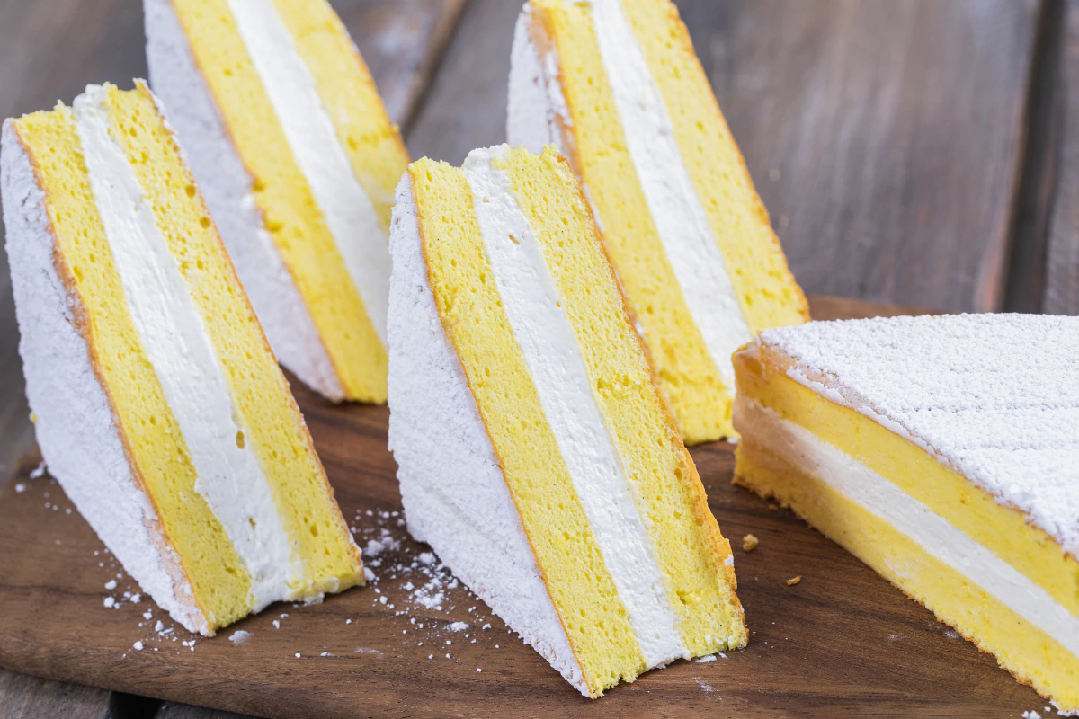 Sandwich cake with mascarpone cream