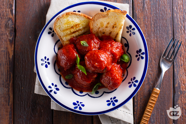 Grandma's Meatballs in Sauce - Italian recipes by GialloZafferano