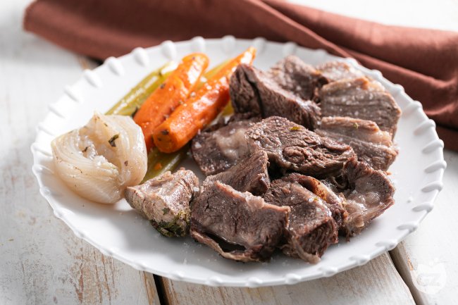 Boiled Meat in Pressure Cooker - Italian recipes by GialloZafferano