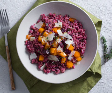 Rice with radicchio, beetroot, and persimmon pesto