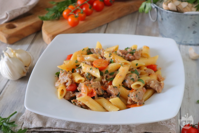 Pasta with sausage - Italian recipes by GialloZafferano