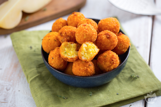 Cheese Balls - Italian recipes by GialloZafferano