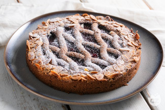 Classic Linzer Torte – Authentic Austrian Jam Tart