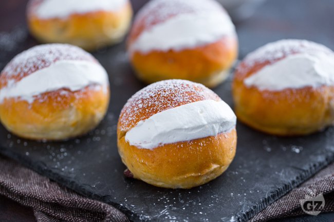 Roman maritozzi recipe - Italian recipes by GialloZafferano