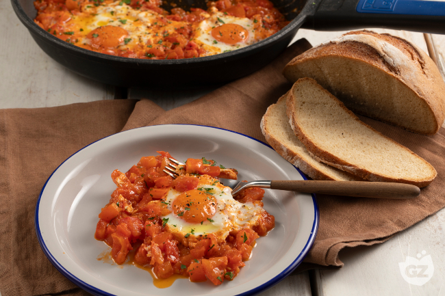 Eggs with Tomato Sauce - Italian recipes by GialloZafferano
