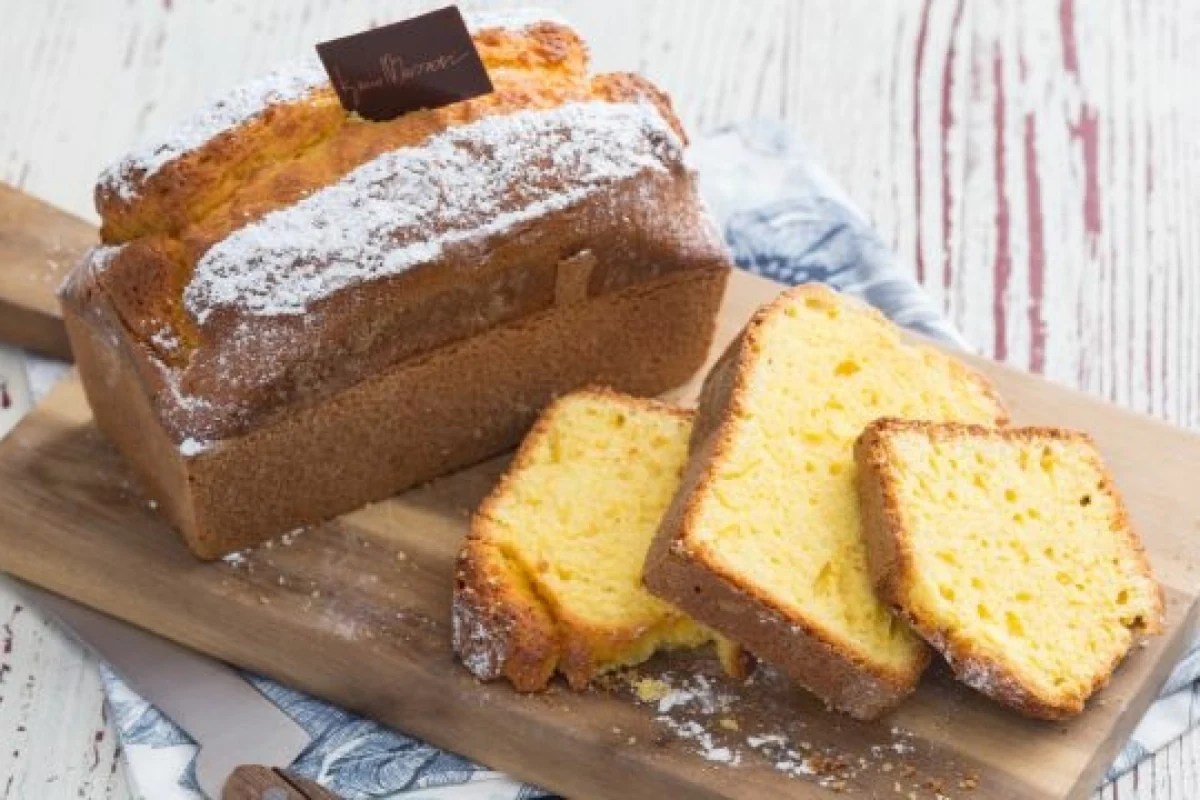 Yogurt Plumcake