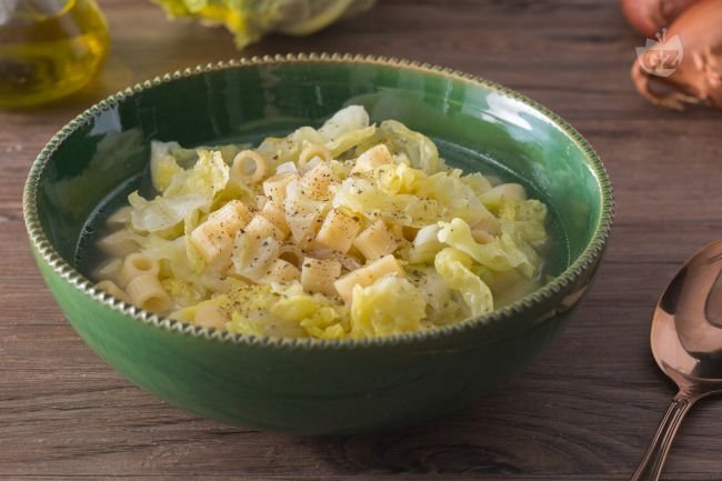 Cabbage Soup - Italian recipes by GialloZafferano