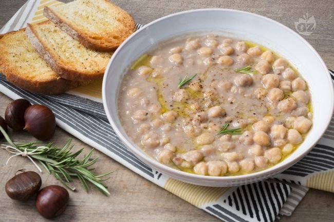 Chickpea and Chestnut Soup - Italian recipes by GialloZafferano
