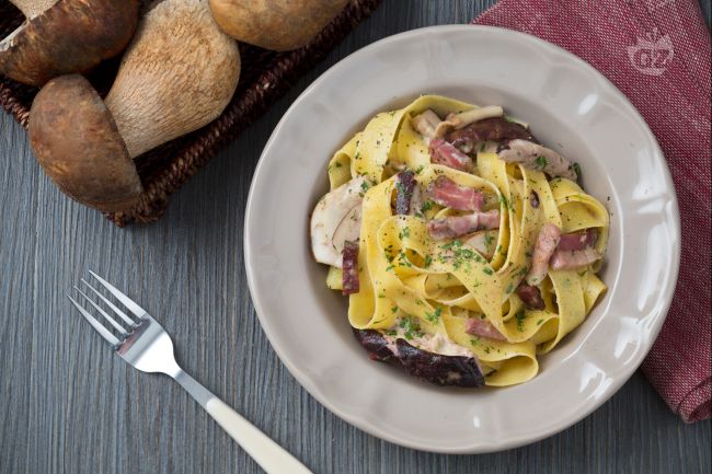 Pappardelle with speck and porcini mushrooms - Italian recipes by GialloZafferano