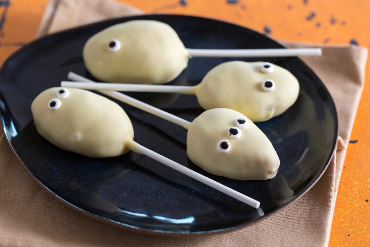 Ghost Cake Pops