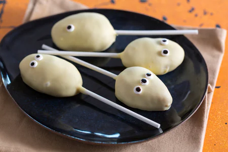 Ghost Cake Pops