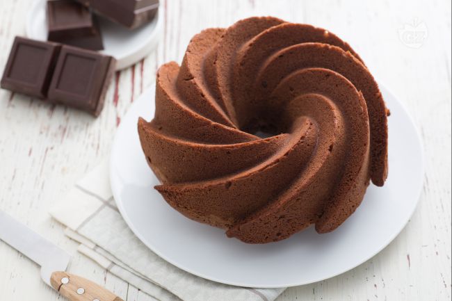 Chocolate Bundt Cake - Italian recipes by GialloZafferano