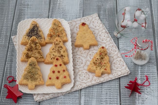 Savory Christmas Cookies - Italian recipes by GialloZafferano