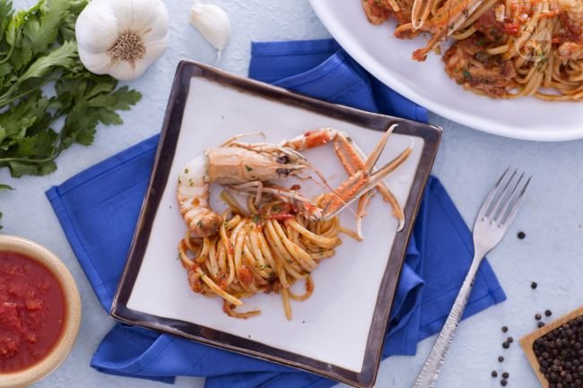 Linguine scampi e cognac - Italian recipes by GialloZafferano