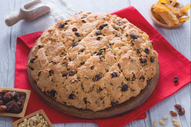 Pandolce genovese - Italian recipes by GialloZafferano
