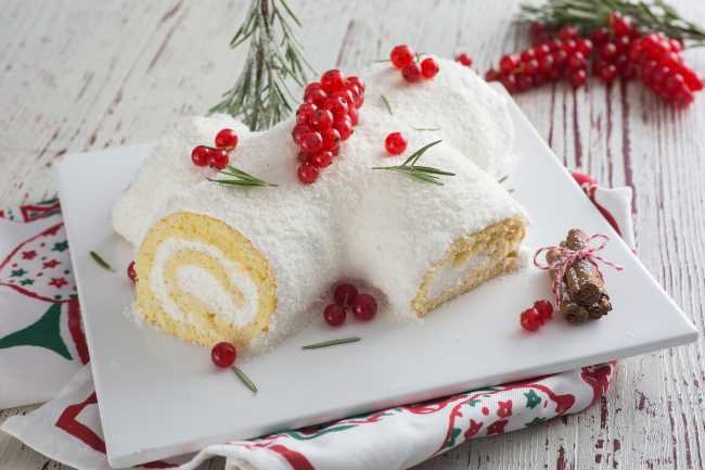 Snowy Christmas Log - Italian recipes by GialloZafferano
