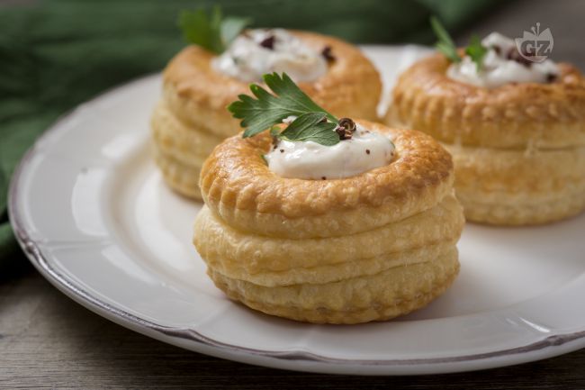 Filled Vol-au-vent - Italian recipes by GialloZafferano