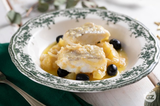 Cod with potatoes and olives - Italian recipes by GialloZafferano