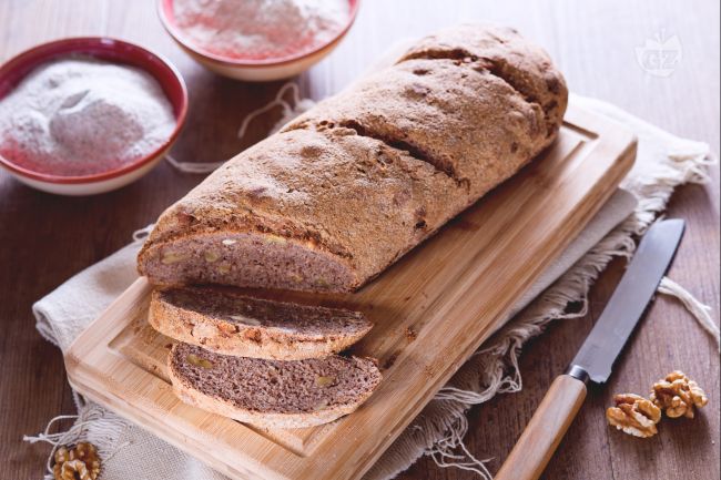 Walnut Bread - Italian recipes by GialloZafferano