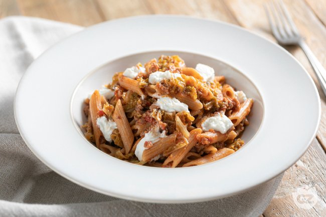 Pasta with Savoy Cabbage and Sausage - Italian recipes by GialloZafferano