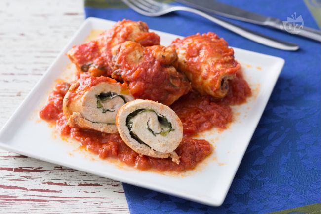 Turkey Rolls in Sauce - Italian recipes by GialloZafferano