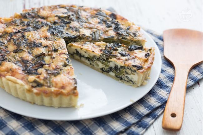 Savory pie with black cabbage - Italian recipes by GialloZafferano