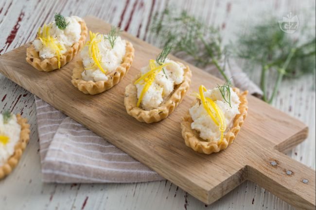 Boats with whipped cod - Italian recipes by GialloZafferano