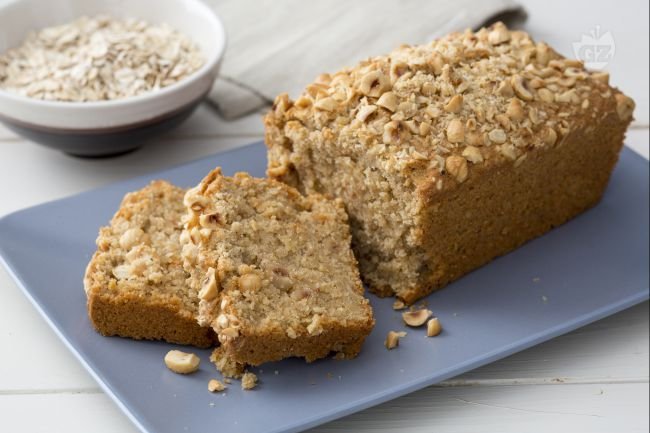Oat and Hazelnut Loaf Cake - Italian recipes by GialloZafferano