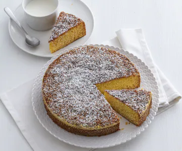 Soft polenta cake