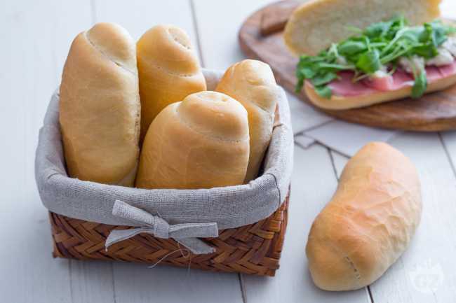 Oil Rolls - Italian recipes by GialloZafferano