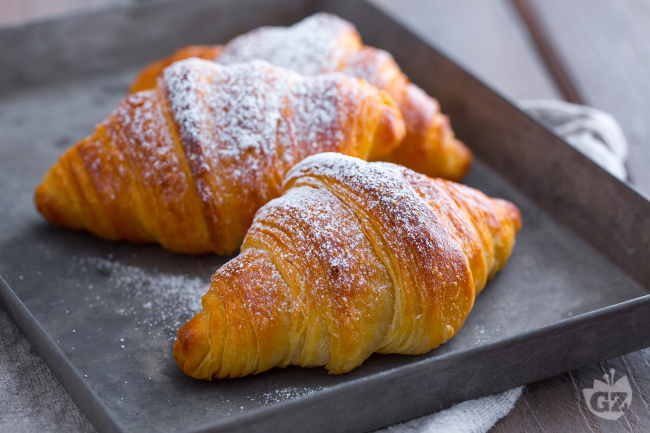 Croissants with Sourdough Starter - Italian recipes by GialloZafferano