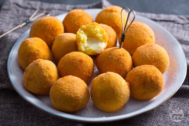Potato and Gorgonzola Croquettes - Italian recipes by GialloZafferano
