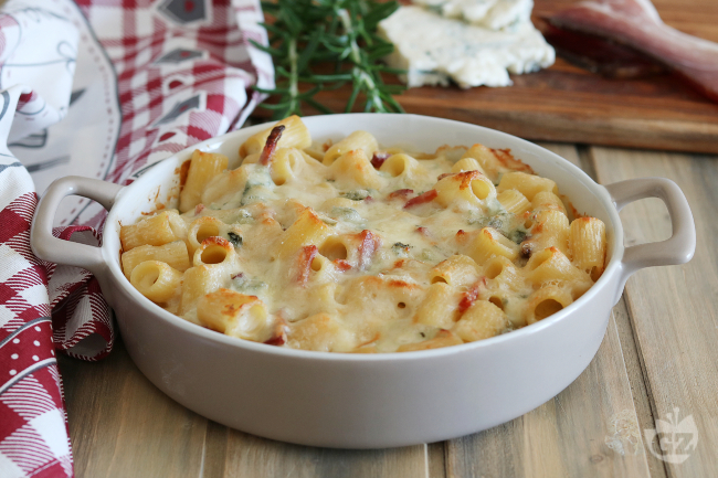 Baked pasta with speck and gorgonzola - Italian recipes by GialloZafferano